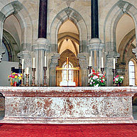 Bild des Hochaltars nach Reinigung und Konservierung